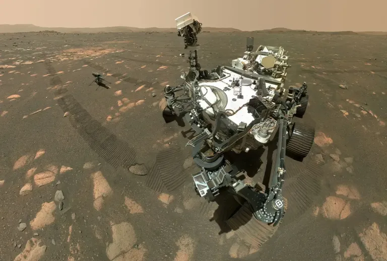 Perseverance's Selfie with Ingenuity (NASA/JPL-Caltech/MSSS)