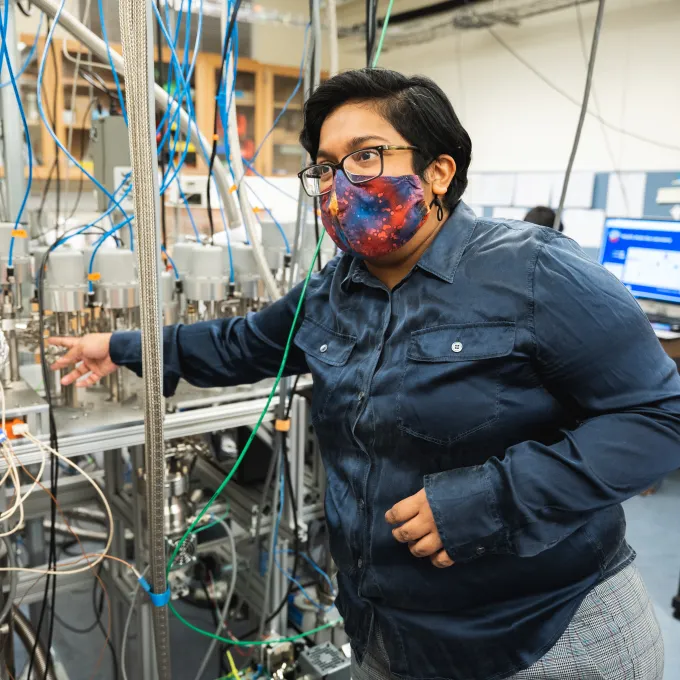 Rita Parai explains how her lab's gas extraction line functions. (Photo: Sean Garcia)